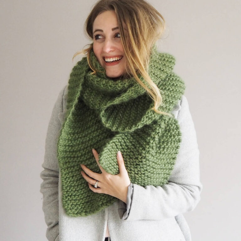 forest-green-beginners-chunky-knit-scarf-knit-kit-pattern-lauren-aston-designs-2-1.jpg